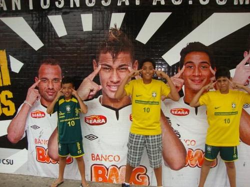 Fã Clube Oficial do Leozinho Dalaqua, é um menino lindo simpatico. Por isso q nós te amamos                                      By:Biah,Luana