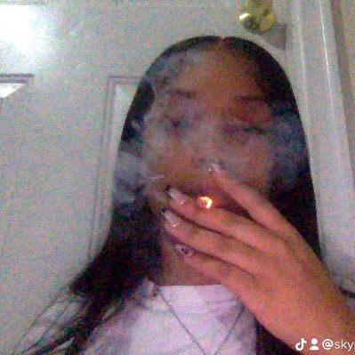 skypearleddat's profile picture. YO FAVORITE RAPPER BITCHH          mgmt:@Sh6rky