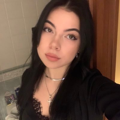 tooclosetostxrs's profile picture. sono sempre io che provo a tornare in quel di twitter @tooclosetoswag