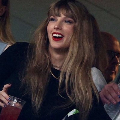 inwonderland72's profile picture. 👢🫶💜🧣🤍swiftie🖤💖🌫️🍂🕰️
🩵in my 1989 tv era🩵
excited for swiftober
main account is @/theafterglow72

TWITTER THIS IS A FAN ACCOUNT 
NOT IMPERSONATING