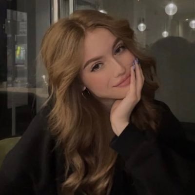 عاشر من يشرع لك أبواب الفرح من غير منّه,,,❥ 🖤