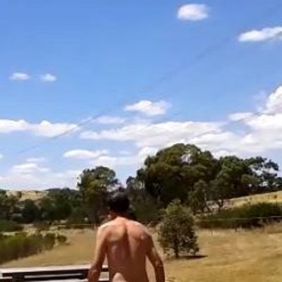 Hi everyone, Melb Bi guy here, loves to be nude, hiking beaches etc, pm me to chat 😁👍👍