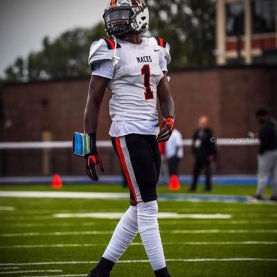 Mckinley Hs Football🟠⚫️ C/o 2024👨🏾‍🎓 6’1 185lbs 📏 cell:(716)578-5229 email:darrionburt716@gmail.com