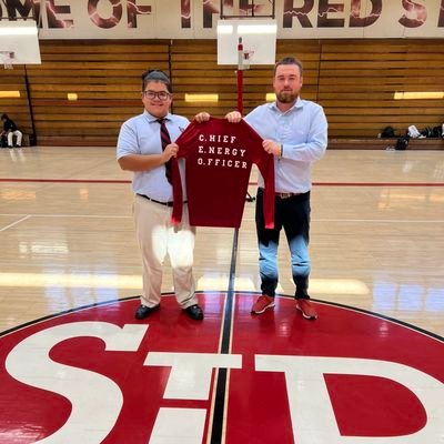 Love My Family Proud 🇵🇷 St John's Prep Class Of 2024 4.0 GPA Manager for Red Storm Varsity Basketball 
LETS GO RED STORM 🔴⛈️