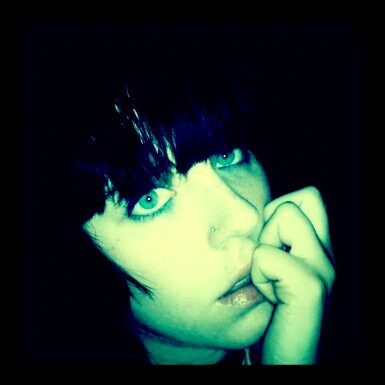 Im a fake/real blonde who's smarter than she looks. i like pizza, and ice cream, and the constant failure of society.