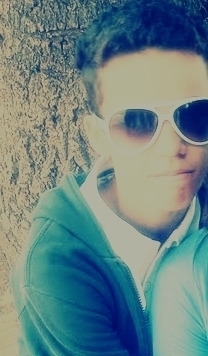 # Mas em uma coisa eu sou bem difereente ...   ' @eu tocoo bateriaa ' haa :)