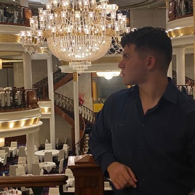 Solo pienso en lo mucho que me gustaría llegar hasta las estrellas, crear un impacto en el mundo, y aprender cosas nuevas todos los días. :)