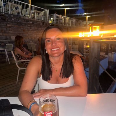 whitcharl93's profile picture. Life is too short to be anything but happy ✨