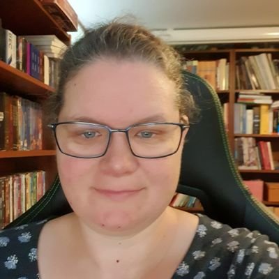 Librarian by day, FAHn by night. Mum of 3. Tweets in Swedish, English and Gaeilge briste. She/her.
Tá mé ag foghlaimim na Gaelige.