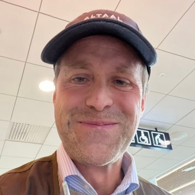 HenrikSchmidtX's profile picture. Passion for investments, society, real assets and my family of five. Positive self-starter. SSE alumni.