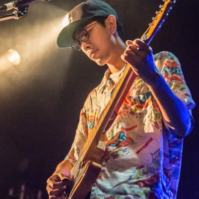 「あららら」というバンドと「モト松」というアコースティックユニットをやってます。ジャンルを問わず、胸にグッとくる音楽が好きです。