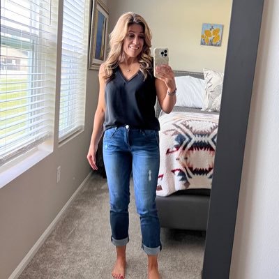 Mom of 3 sons. Real Estate expert. Love life through travel , friendships and family. Sober 9+ years. https://t.co/wmixbvzejV