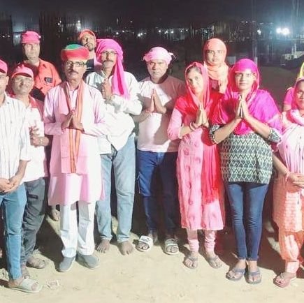 शाकाहारी एवं नशा मुक्त समाज बनायें ।
धरती पर सतयुग ले आयें।
*छोटे मन से कोई बड़ा नहीं होता,*
*और टूटे मन से कोई खड़ा नहीं होता*
*जीवन मिलना भाग्य की बात है*