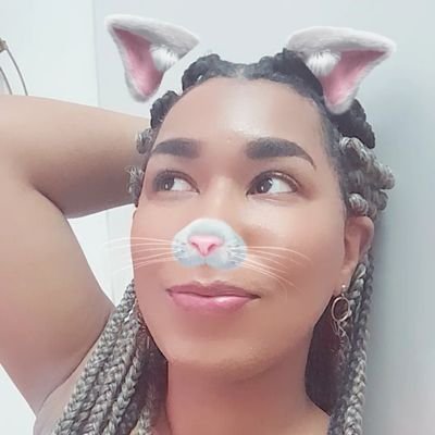 Sou transexual
meu Instagram é katyaxcamera 
criadora de conteúdo adulto.