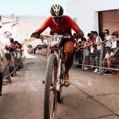 👨‍👧‍👧🏊🏻🚵🏃‍♂️Bético y Cautivo.Triatleta.Magistrado penalista.”VINARI LETARI LUDERE RIDERE HOC-EST VIVERE” (Beber, alegrarse, jugar, reír, esto es vivir)