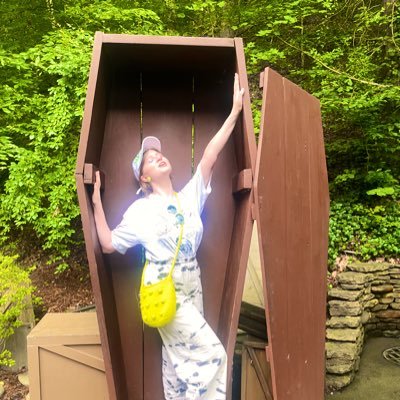 emily_hollis's profile picture. vintage & pre-loved clothing seller 🩵