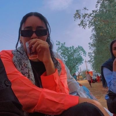 AlashiSaja's profile picture. واعيش زى نجمة تتمرغ في حضن الفجر منسية 💙 💙