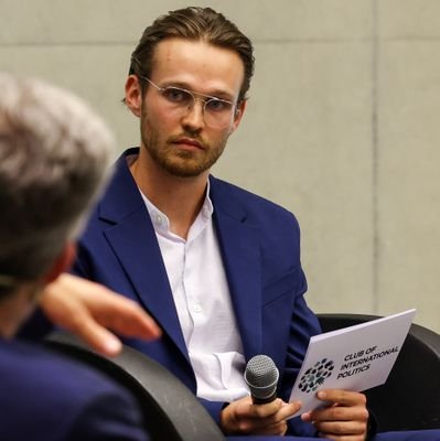 otmarboess's profile picture. Irgendwo zwischen Soziologie, Politik und Wirtschaft, und das sogar im Studium @zeppelin universität