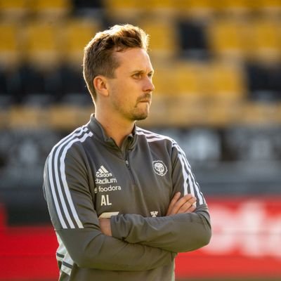 #HJK Klubi 04 päävalmentaja.
@Palloiirot -kasvatti.