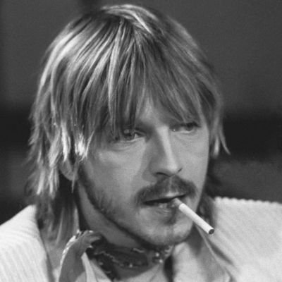 Moopsyw's profile picture. «-Et vous, que faîtes-vous dans la vie ?
                             -Moi, j'apprends des choses, et j'aime Chloé.»