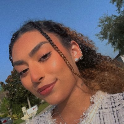 yzayas03's profile picture. insta yesseniaxo_