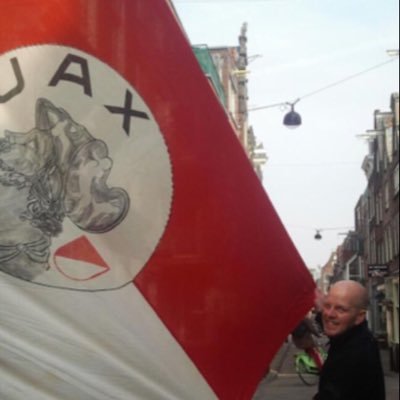 Amsterdammer, maar dan ook een echte! Cruijff man, no vaxxer!