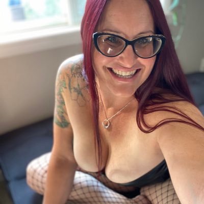 🌶️ 🔞 Spicy, thick and nerdy wife who loves to have fun. No fake or touched up photos, I'm NOT trying to be Barbie. 43F, MUST see more on my free OF.