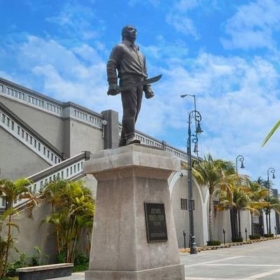 Soy la Estatua de José María Morelos y Pavón...Chema pa' los cuates. Me encuentras en el Centro Histórico de Veracruz