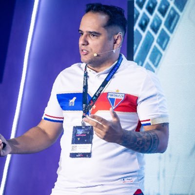 Cearense arretado e amante da programação. Full Stack Dev, Empresário, Nordestino com muito orgulho, Pai do Kauan Lucas, adoro café, treino Muay Thai, futebol e