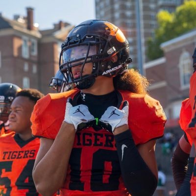 LB @ Withrow University HIgh School| C/O 2025| 6’1-200 | HC: @Coachberry3211