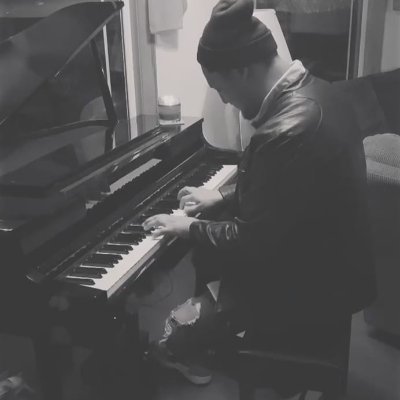 Músico de profesión, Conocedor de nada y aprendiz de todo. Amante de la Naturaleza, Aventurero, Padre por AMOR, Seguidor de Jesucristo.