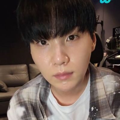 So I tell you...this is my side. Soy una yoongi bias que sigue con vida solo para ver a su cachetoncito