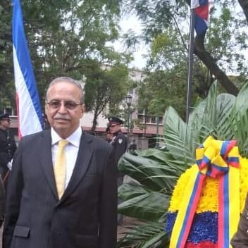 Defensor de derechos humanos, profesor universitario y actualmente Embajador de Colombia ante el gobierno de Costa Rica. Opiniones expuestas son personales.