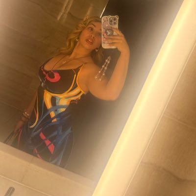 prettyinacaskt's profile picture. 