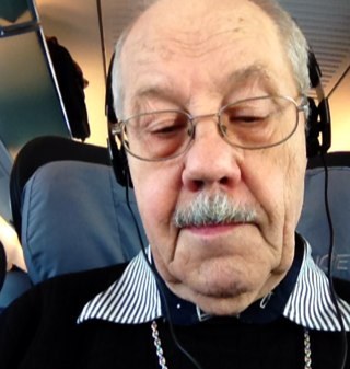 Ich bin Verleger und Antiquar mit dem Schwerpunkt Eisenbahn, iPhoner und Webmaster auch. Impressum: https://t.co/Vo0mU1bnq2