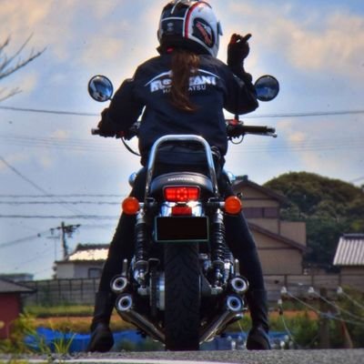 はじめまして☺️

CB1100EX FinalEdition納車を期にツイ垢を始めてみました😄
バイク歴はホーネット250→グロム125→今は2ダボ(MC51)とEXとモンキー125に乗ってます🥰
ヘタクソですが宜しくお願い致します。

さとアリ(ダンナ)の垢は
@ARISTO_CBR_CBです。
 #バイク女子