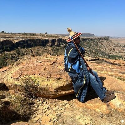 Ke motswana,ke morolong o maogwe o rankanyane oo taba!
