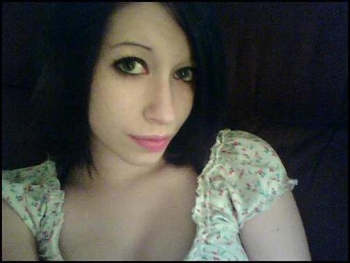 zv3Araceeli__'s profile picture. Yet another Christmas alone... anyone single? add me at http://go-u‌r‌l.in/5cx