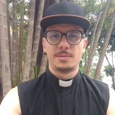 Um Maltrapilho que seguiu o Nazareno.
#pastorgay #gaycristao
Militante e Estudante Social
Não sou discípulo de uma idéia, mas de uma pessoal real!