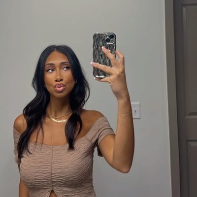 moedummi's profile picture. can i help you?