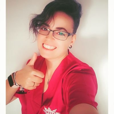 🏳️🌈 A pesar de las hostias que me ha dado la vida, aquí sigo sonriendo al mundo. ¡Porque así soy yo, esta es mi esencia!