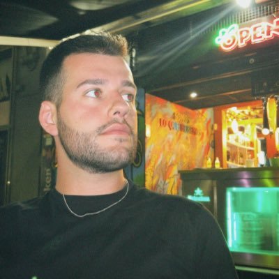 aguilar_612's profile picture. 198cm de Farmacia. Me gustan los perretes. No te dejes comida en el plato. Puntito y a tomar por culito.