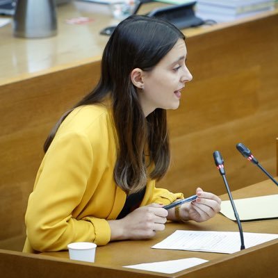 📣 Allò que val és la consciència de no ser res si no s'és poble   🧡 Diputada de @jovespv i @compromis 🖊️ Jurista i politòloga