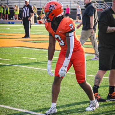 Height 6’1, weight 199, class 2025 , Wr/Te/Lb , Putnam city high school , Oklahoma , Basketball & football. Email:michaeldexum@outlook.com. #:405-816-5353