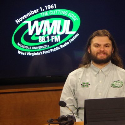 Marshall University ‘24🦬 Sports Journalism📝 @wmul_radio Online Director💻 @wmul_sports Social Media Coordinator🎙️ Marshall Swim/Dive Beat Reporter🏊🏻‍♀️