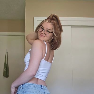 21 - NSFW awkward and nerdy but I try 😇
OF girly