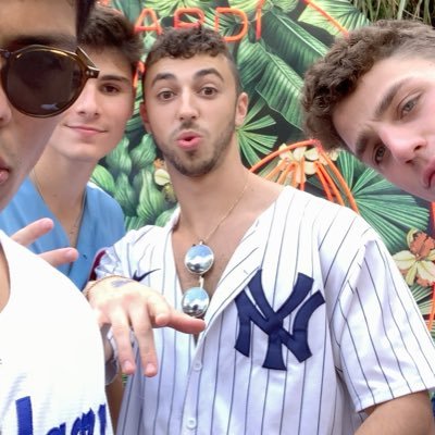 GehnJared's profile picture. yea I got over 1k like on a HoH comment nbd.