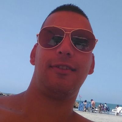 Yo me rebelo mas allá de cualquier ideal de cual creencia,en la luz propia de la consciencia y en un supremo esfuerzo de voluntad y fe.