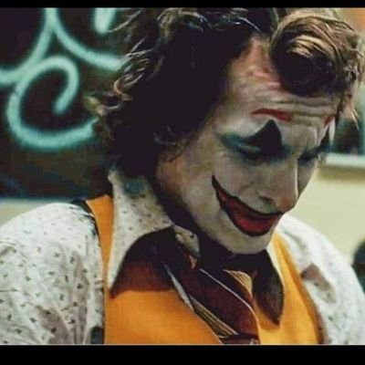 لا تلومني لا بديت تشوف تقصيري ،، أهملت وصلي ولا قدّمت تبريرك مادامك تشوفني مثلي مثل غيري وشلون تبغاني آميّزك عن غيرك !!