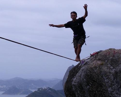 Atleta apresentador no Programa Slackline no CANAL OFF. Sou guia de montanha e instrutor de treinamento de Highline e escalada. Pratico Montanhismo desde de2001